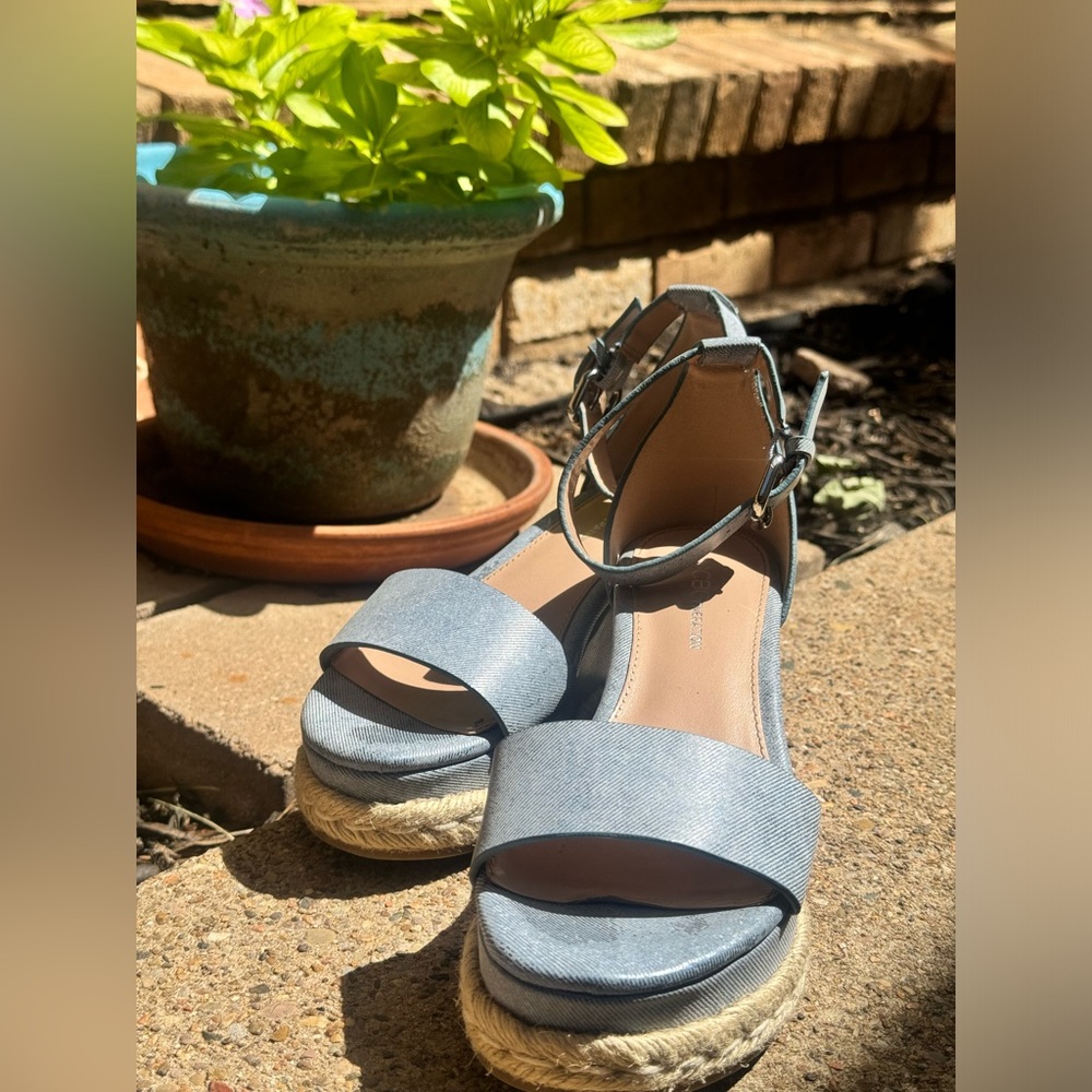 Wedge sandals blue